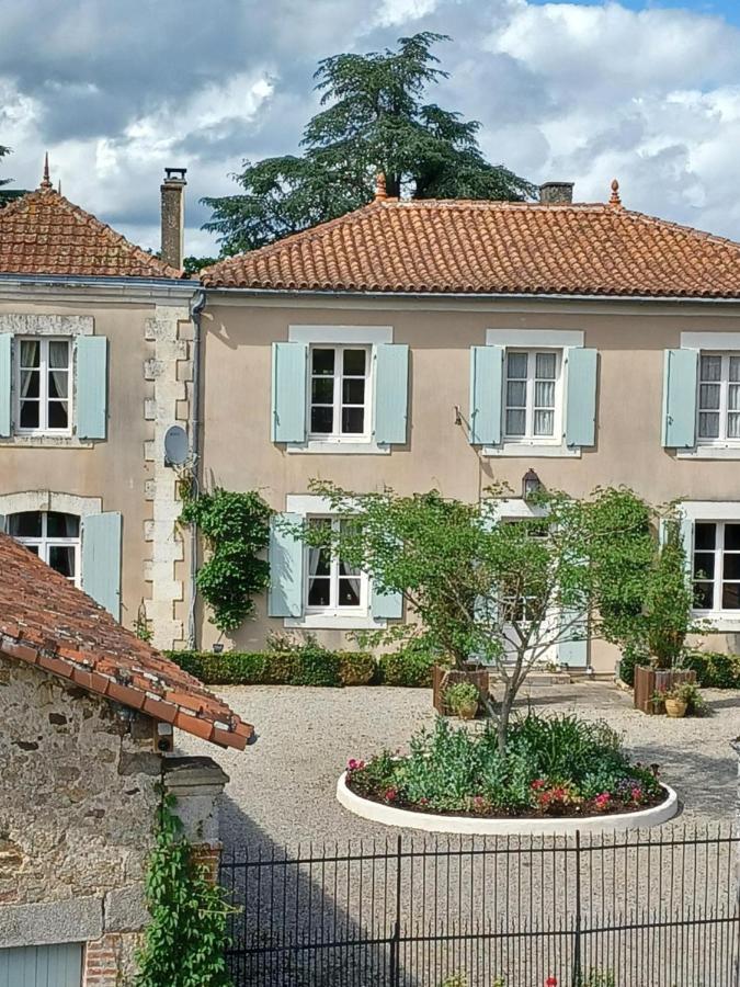 La Grange Terrou Pension Saint-Germain-de-Confolens Buitenkant foto