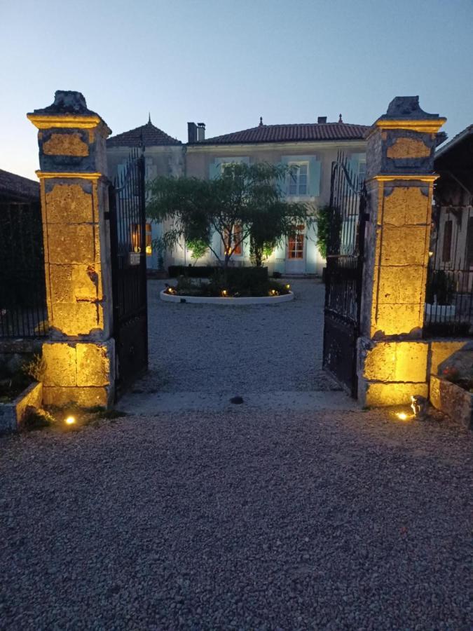 La Grange Terrou Pension Saint-Germain-de-Confolens Buitenkant foto