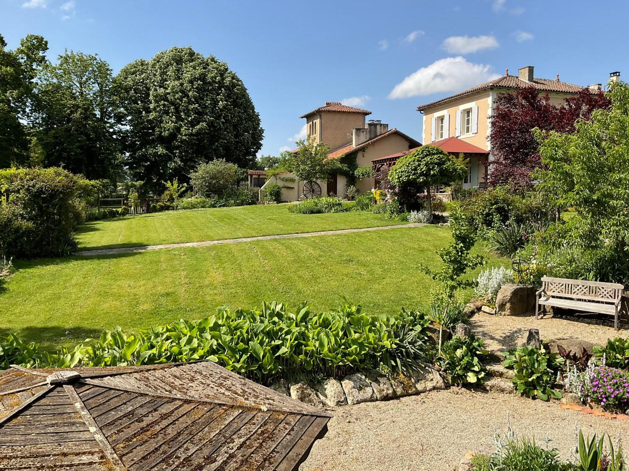 La Grange Terrou Pension Saint-Germain-de-Confolens Buitenkant foto